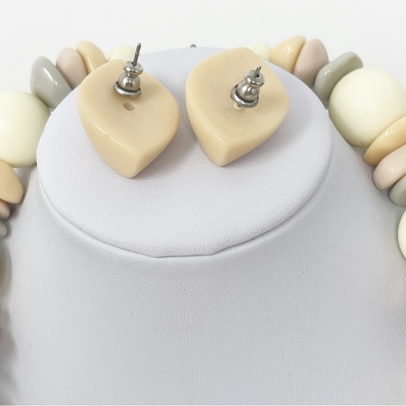 Vintage Necklace & Earrings Set - Picture 7 of 12